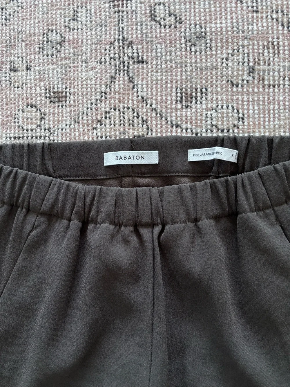 Babaton Aritzia Dexter pants dressed joggers army green S ankle cropped - Picture 4 of 6